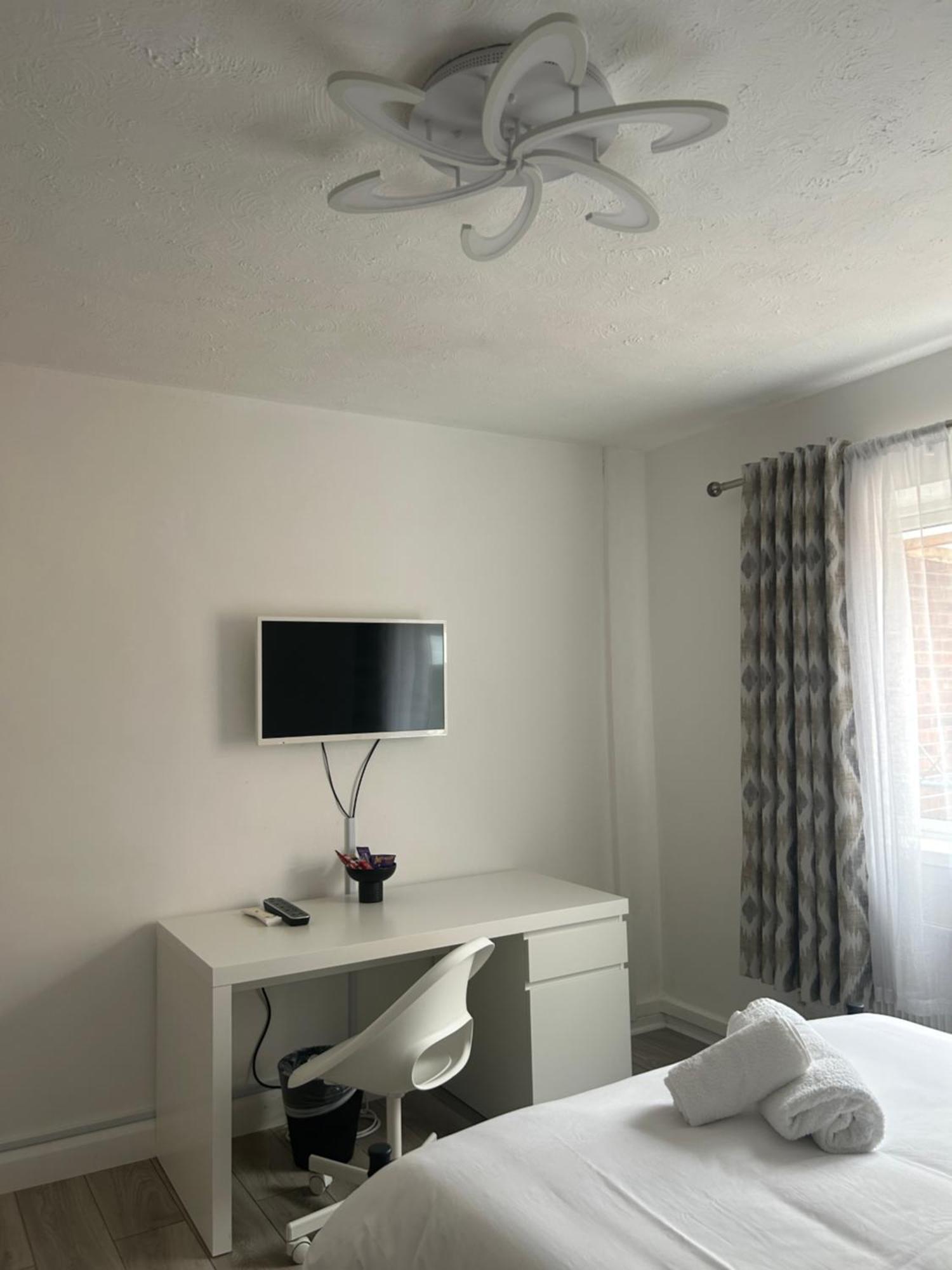 No6 Overnight Stays Free Onsite Parking Hindlip Buitenkant foto
