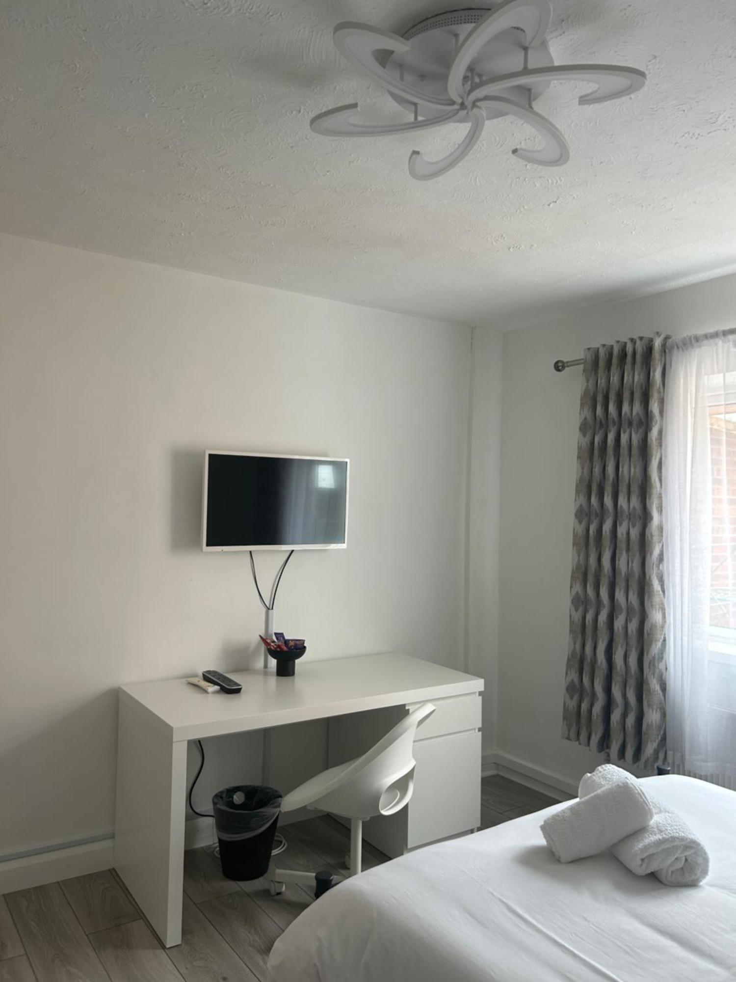 No6 Overnight Stays Free Onsite Parking Hindlip Buitenkant foto