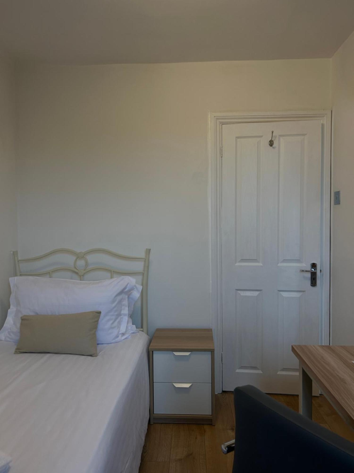 No6 Overnight Stays Free Onsite Parking Hindlip Buitenkant foto